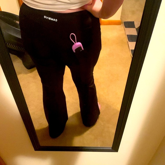 Yoga pants w/back pockets - Picture 1 of 6